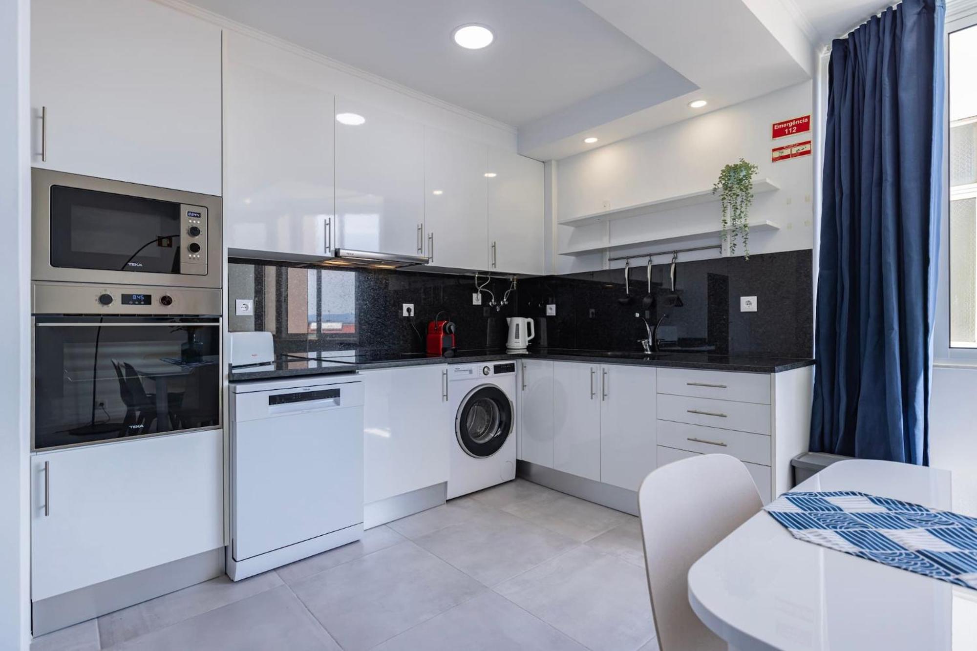 Urban Elegance Apartment Алмада Екстериор снимка
