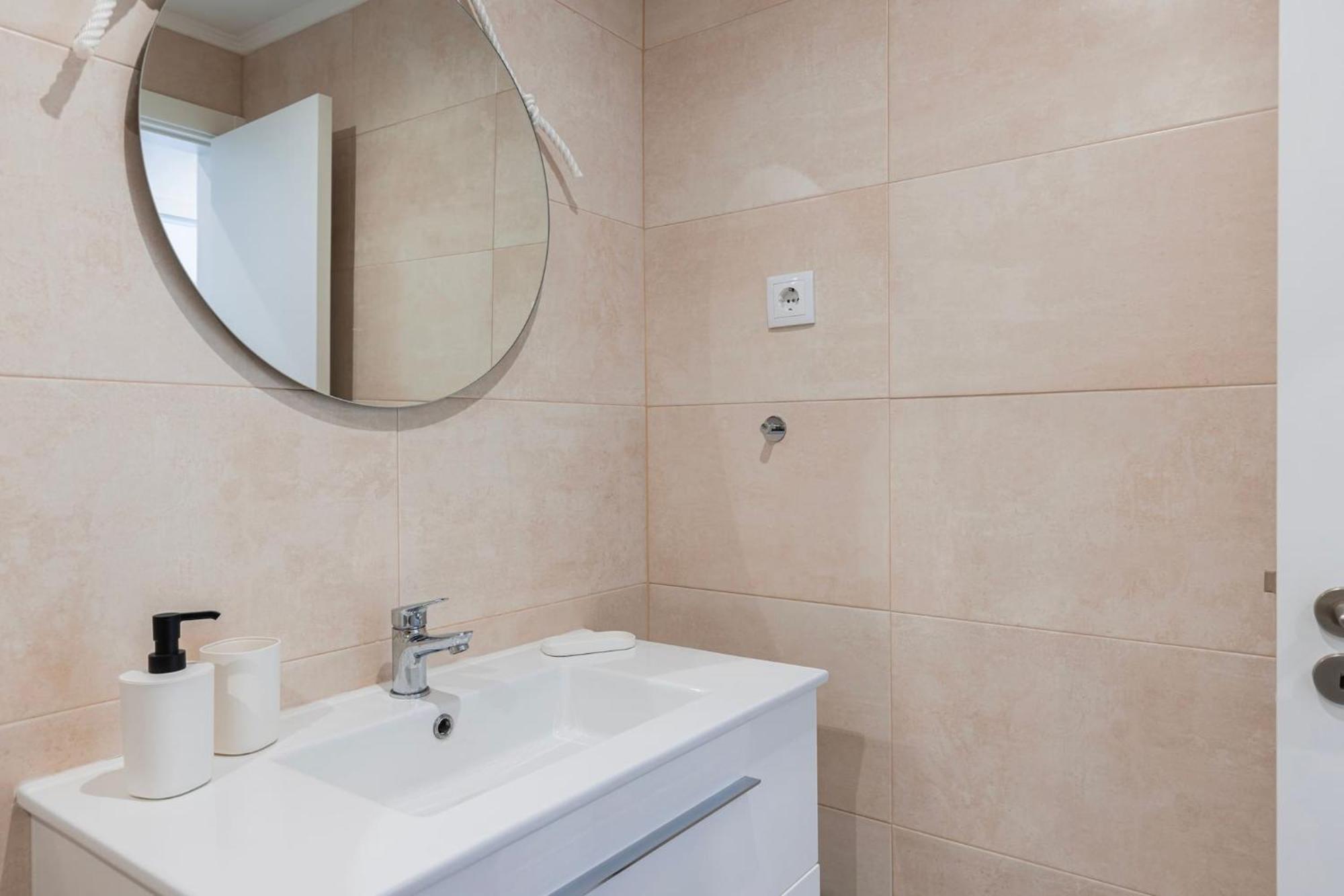 Urban Elegance Apartment Алмада Екстериор снимка